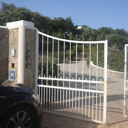 Rustic Villa Guesthouse * Santa Barbara de Nexe