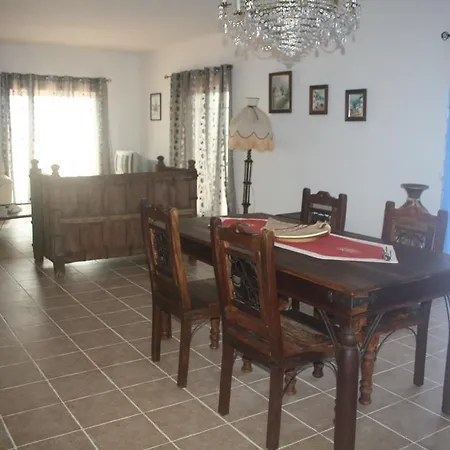 Rustic Villa Guesthouse * Santa Barbara de Nexe