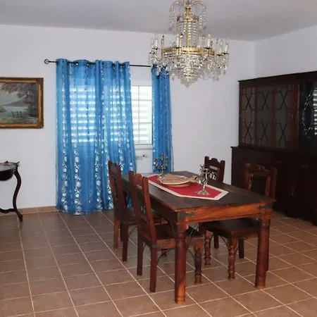 Rustic Villa Guesthouse Santa Barbara de Nexe