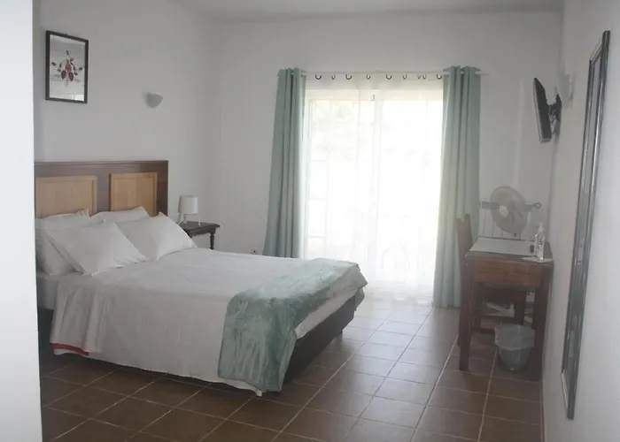 ゲストハウス Rustic ファロ