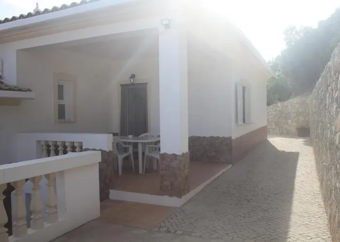 ゲストハウス Rustic ファロ