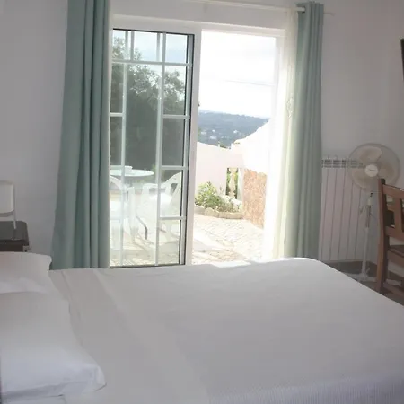 Guest house Rustic Villa Guesthouse Santa Barbara de Nexe